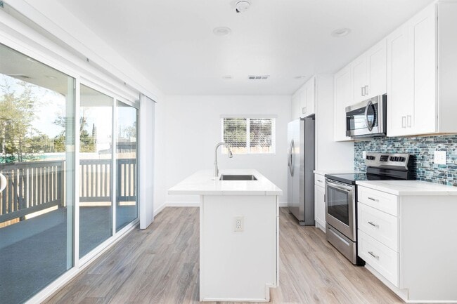 Building Photo - 835-837 W 3rd Ave