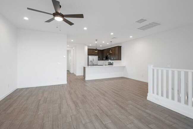 Building Photo - Like New Luxurious Modern 3 Bedroom 2 Bath Townhome in Warner Meadows