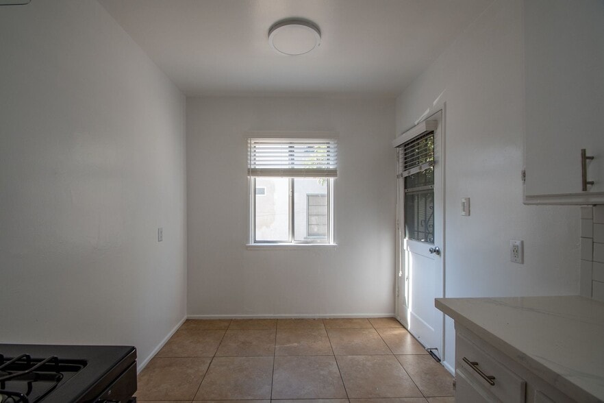 Building Photo - 6308 Vineland Ave