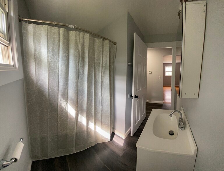 Bathroom - 1326 Westcott St