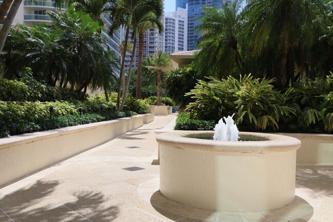 Building Photo - 411 N New River Dr E