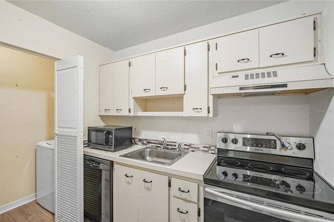 Building Photo - 6002 Laketree Ln