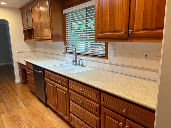 Building Photo - Gorgeous 4 bed/3 bath home in Walnut Creek