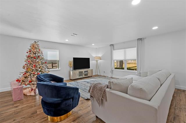 Building Photo - 9806 Parkford Dr