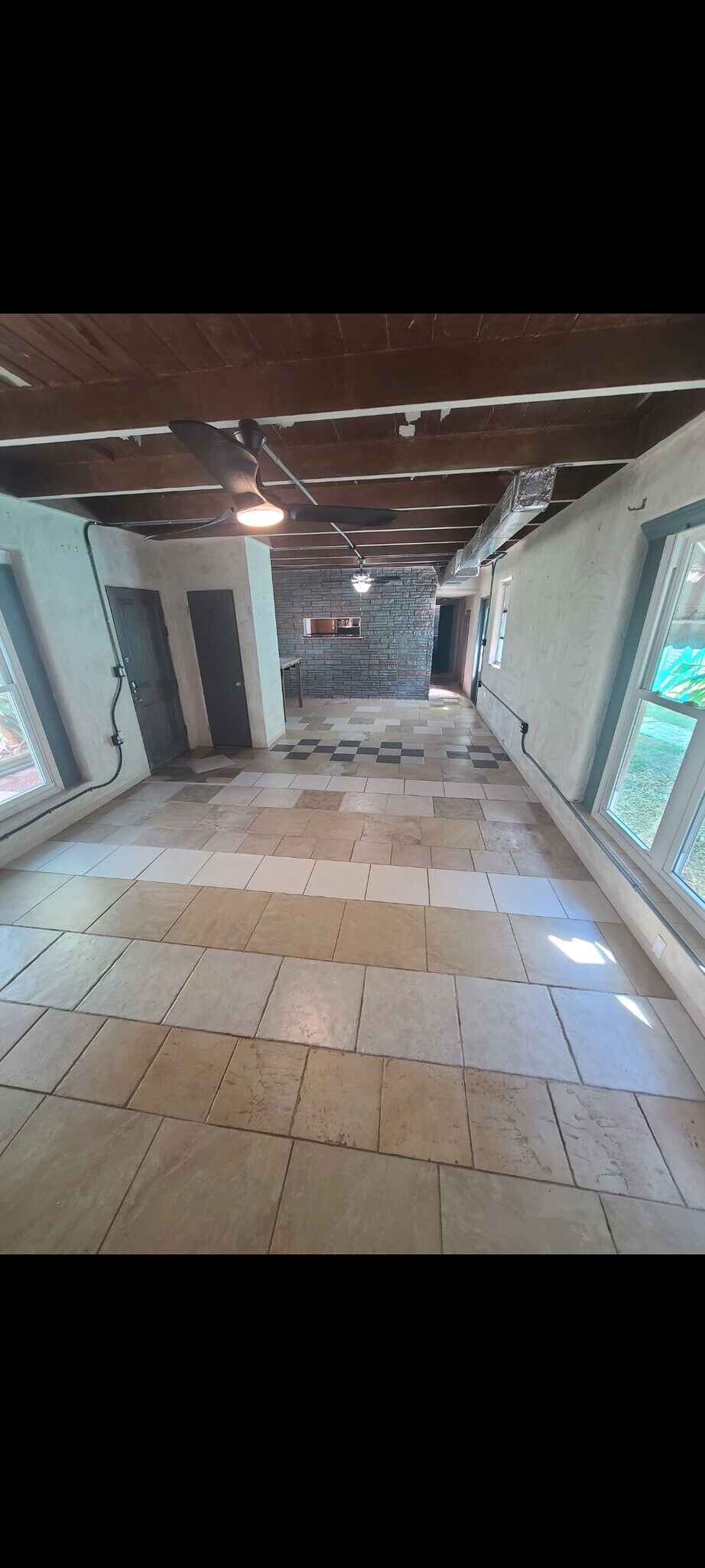 Building Photo - 1703 John Anderson Dr