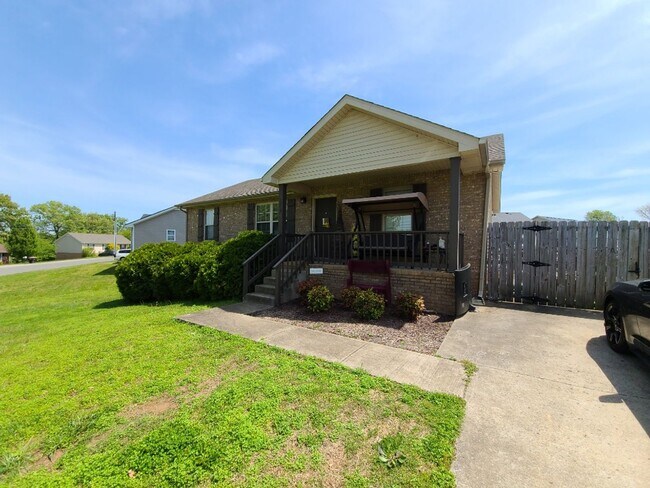 Building Photo - 1319 Chucker Dr