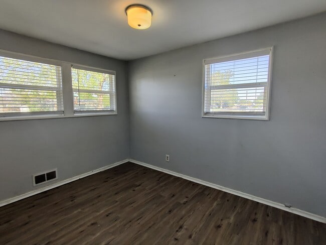 Building Photo - Central Richland Duplex with Full Basement