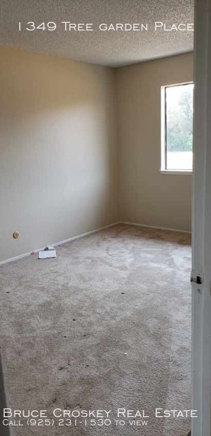 Building Photo - Move in ready! Pets ok