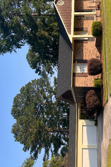 Building Photo - 343 Guildford Cir