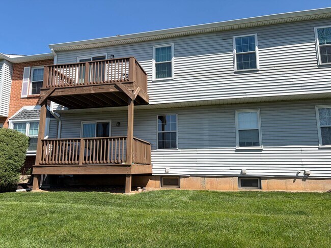 Building Photo - Well Maintained 2nd Floor Condo Now Available in Northridge Estates