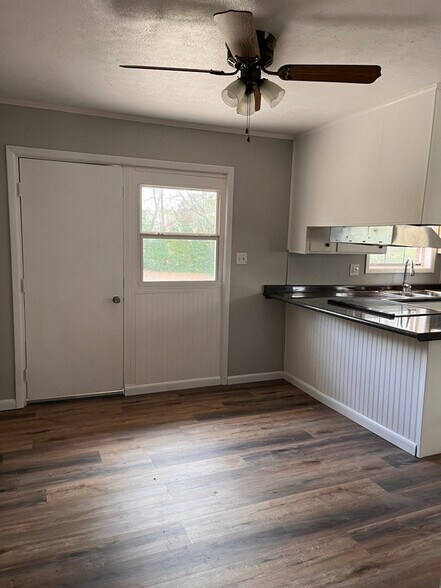 Building Photo - 161 Wooded Ln