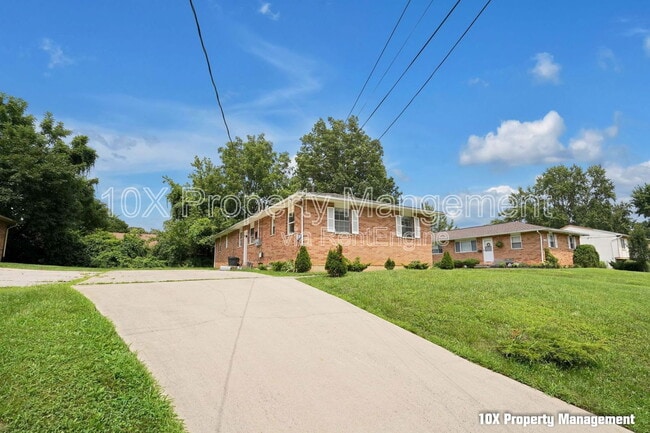 Building Photo - 92 Cherrington Rd