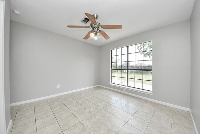 Building Photo - 115 Squires Bend