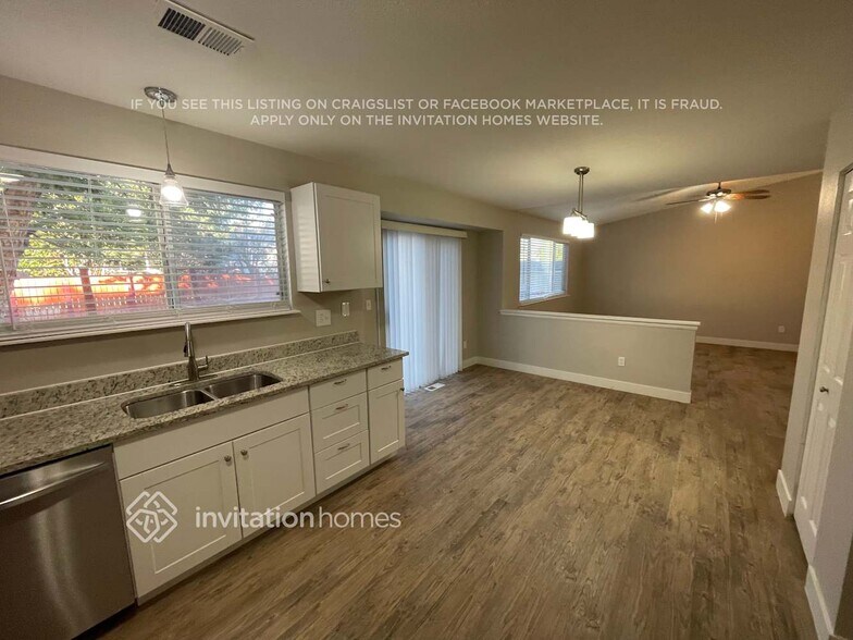 Building Photo - 10523 Hyacinth Pl