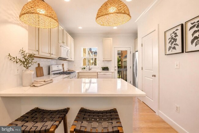 Building Photo - 4548 Longfellow St