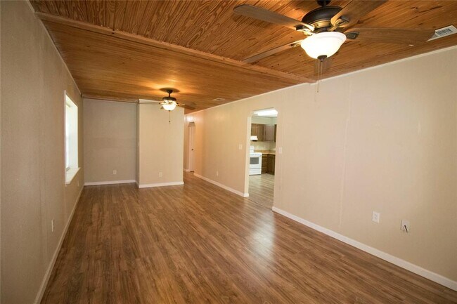 Building Photo - 20 White Oak Dr