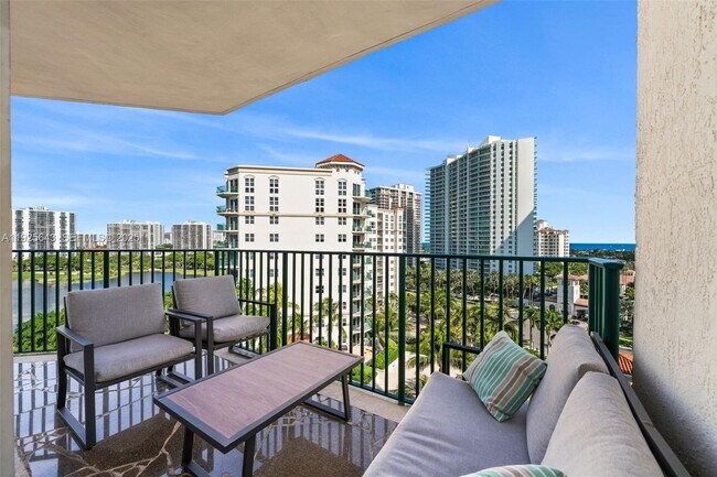 Building Photo - 19900 E Country Club Dr