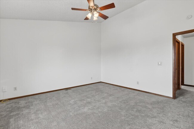 Building Photo - 4BR/4BA Updated Home with Finished Basement Suite & Landscaped Yard