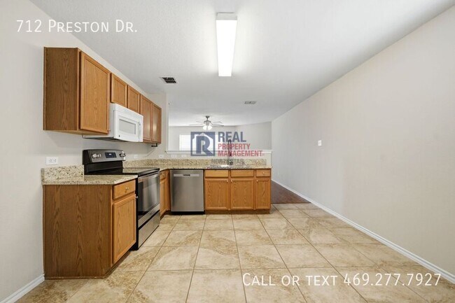 Building Photo - 712 Preston Dr