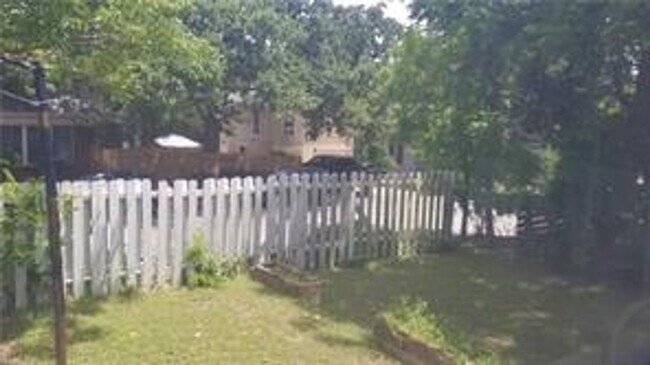 Building Photo - 103 E 34th St