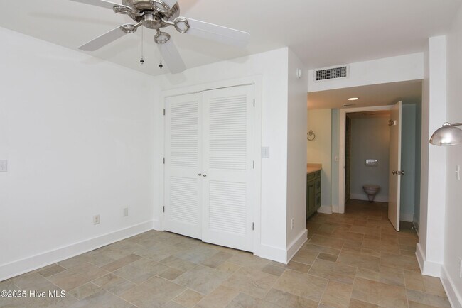 Building Photo - 322 Causeway Dr