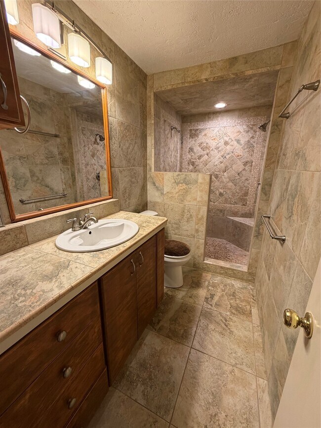 Building Photo - 13323 Wells River Dr