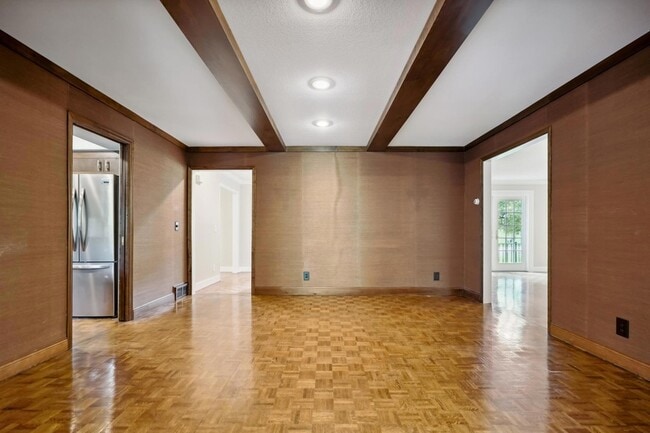 Building Photo - 5721 Londonderry Rd