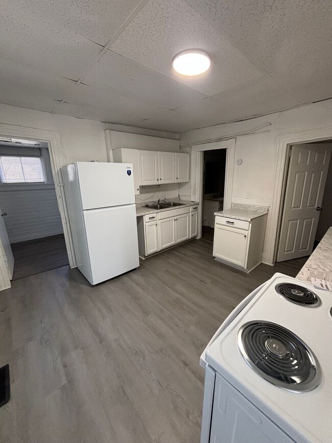 Building Photo - 2 bedroom 1 bathroom House