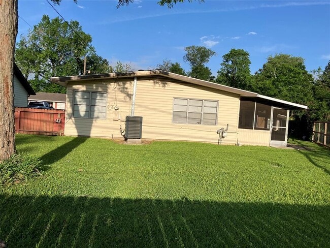 Building Photo - 920 Parsons Dr