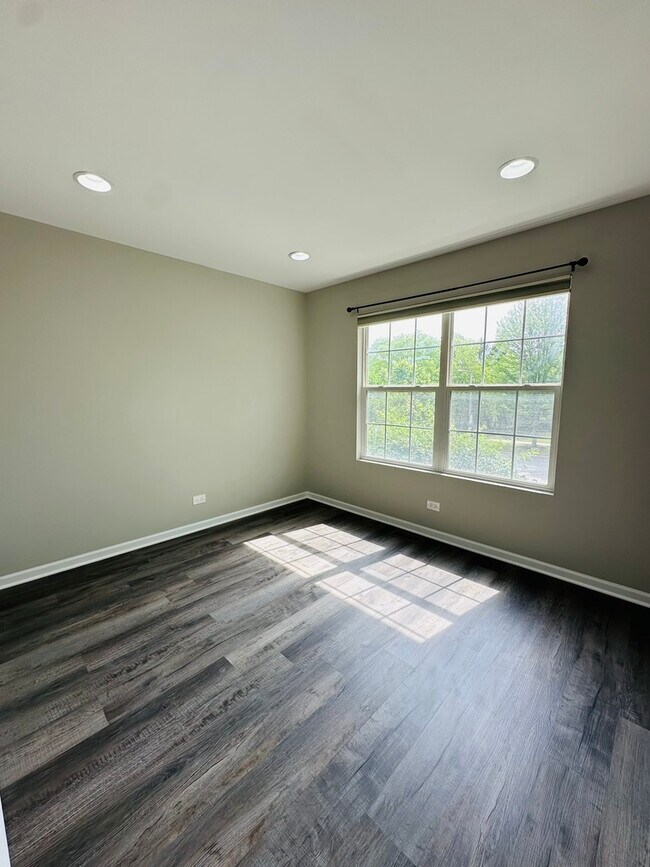 Building Photo - 620 Lakeridge Ct