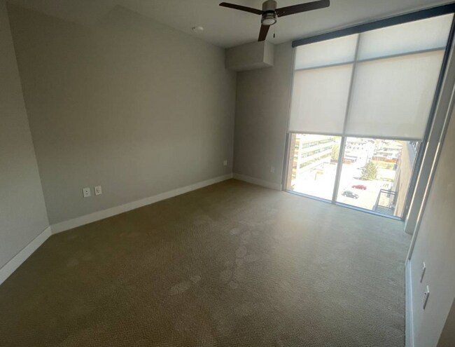 Building Photo - 1045 Lincoln St