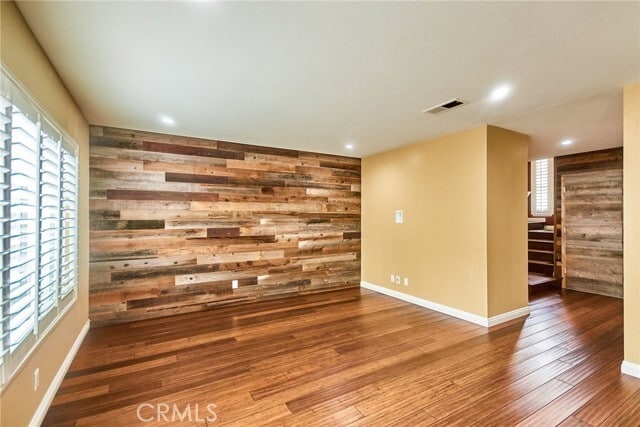 Building Photo - 881 Hartford Ln