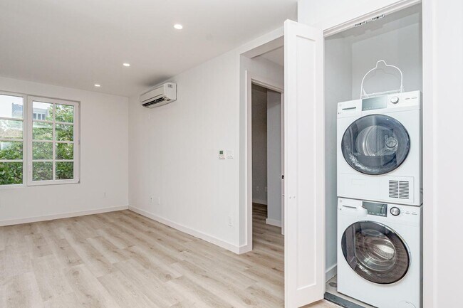 Building Photo - 251 Front St