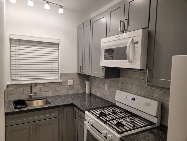 Building Photo - 1711 Adler Ct