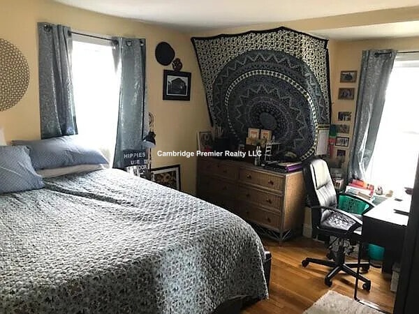 Building Photo - 13 Charnwood Rd