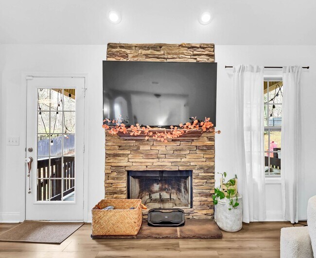 Building Photo - 1838 Patricia Dr