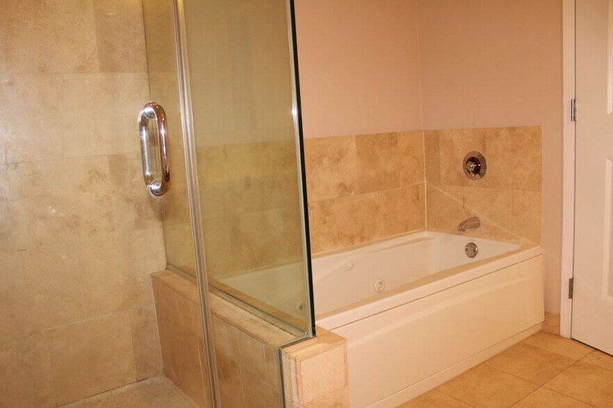 Building Photo - 105-UNIT CHRISTINA LANDING DR, 1703