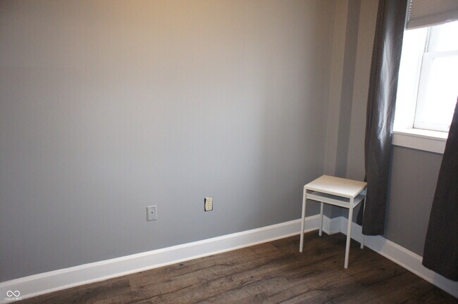 Building Photo - 230 E 9th St