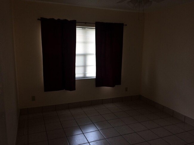 Building Photo - Two Bedroom Two Bath Duplex!