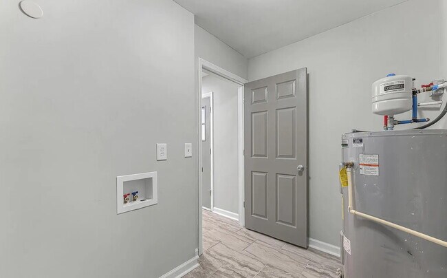 Building Photo - Coming soon, Available 4/1/26. Section 8 Welcome!!! "Ranch style 3-Bed, 2-Bath Gem with 1,344 Sq ...