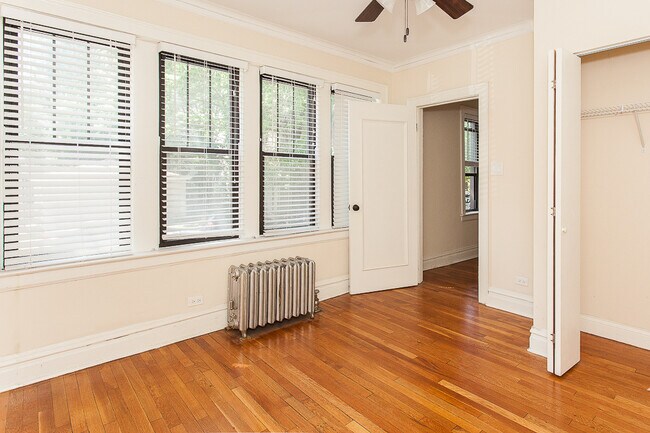 Building Photo - 4715-25 N. Leavitt