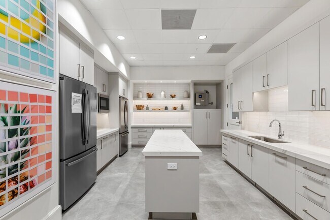 Building Photo - 12597 Vincenza Way