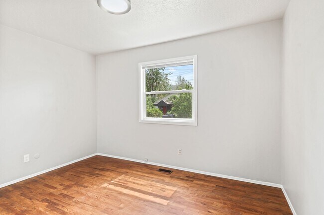 Building Photo - 9725 N Edison St
