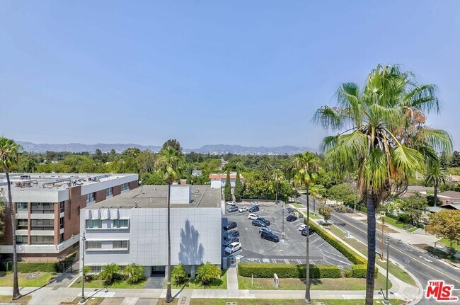 Building Photo - 4460 Wilshire Blvd