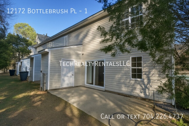 Building Photo - 12172 Bottlebrush Pl