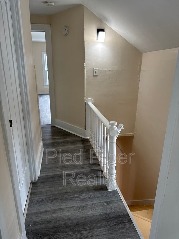 Building Photo - 742 W Homer St