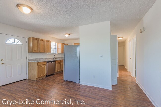 Building Photo - 4 br, 1.5 bath House - 1403 East 5th St.