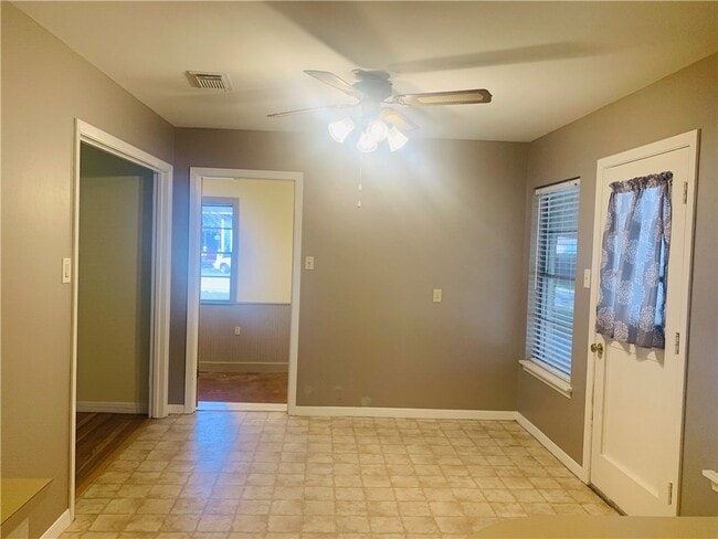 Building Photo - 307 N San Marcos St