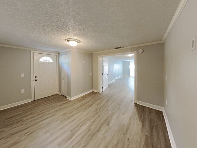 Building Photo - Charming 3-Bed, 2-Bath Home in Port Richey with Garage