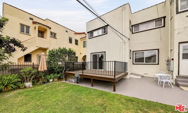 Building Photo - 1050 S Hayworth Ave